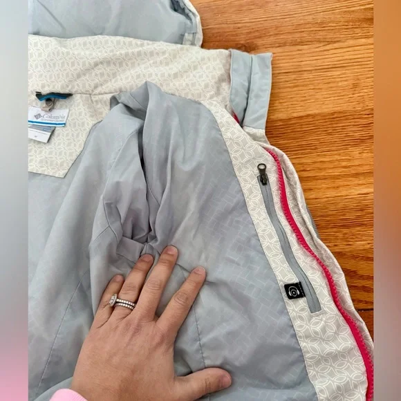 Columbia Light Gray Hooded Rain Jacket - Picture 2 of 6